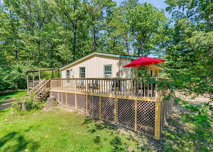 River Access Cabin W Hot Tub, Deck, Grill, & Wifi