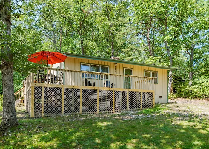 River Access Cabin W Hot Tub, Deck, Grill, & Wifi