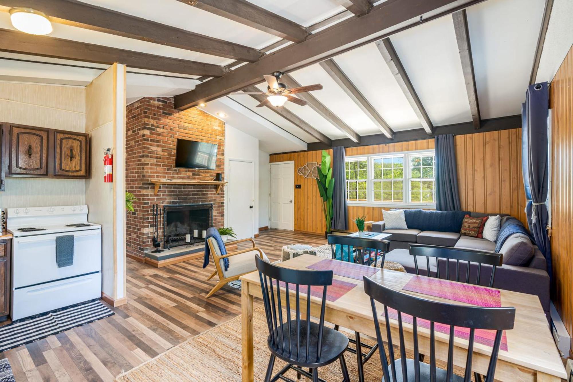 Hébergement de vacances River Access W Hot Tub, Deck, Grill, & Wifi Luray