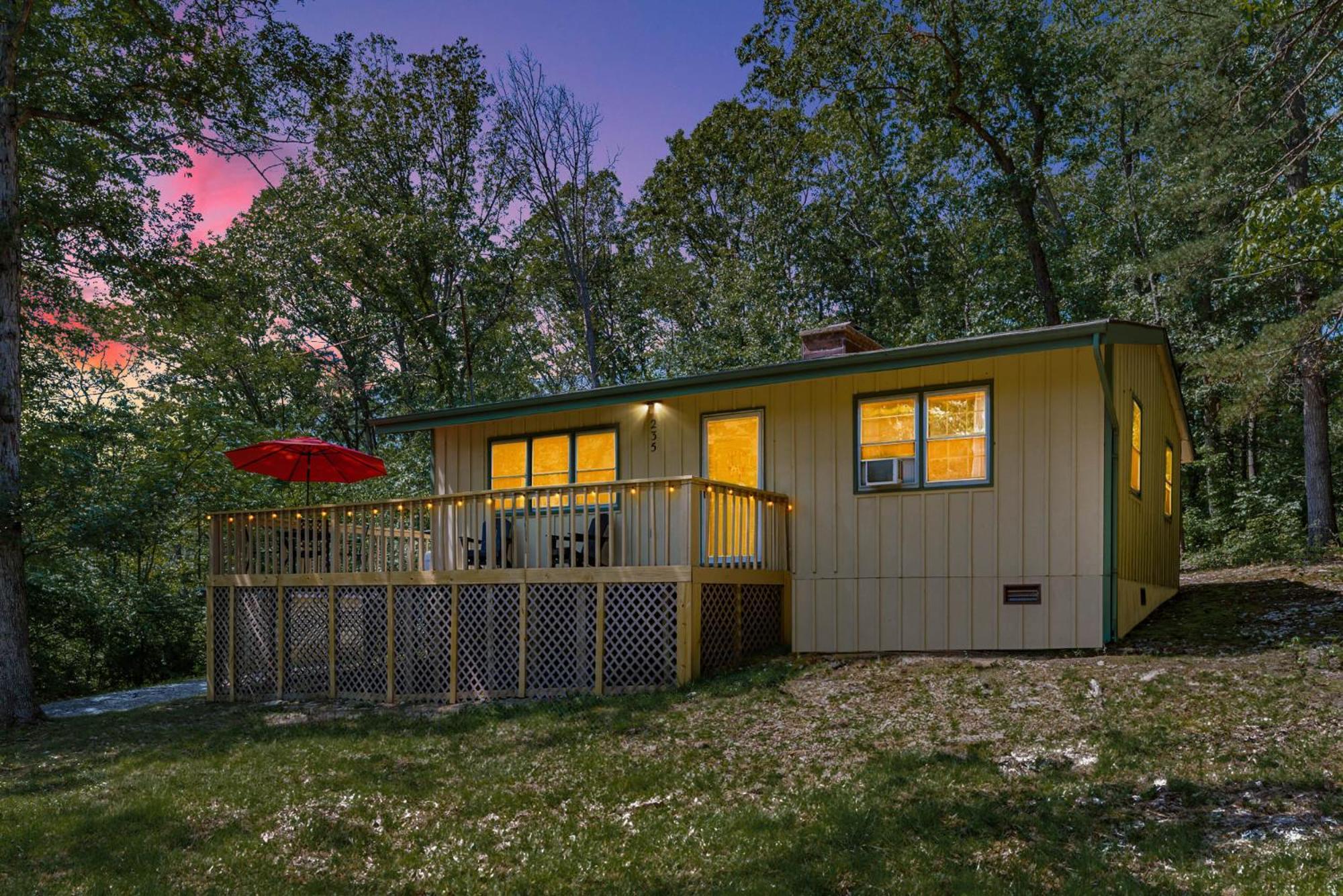 Hébergement de vacances River Access W Hot Tub, Deck, Grill, & Wifi